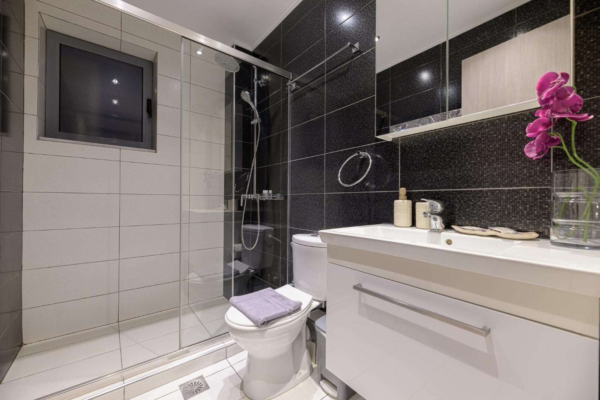 Pearl Luxury Living Apartment ลากานาส ภายนอก รูปภาพ