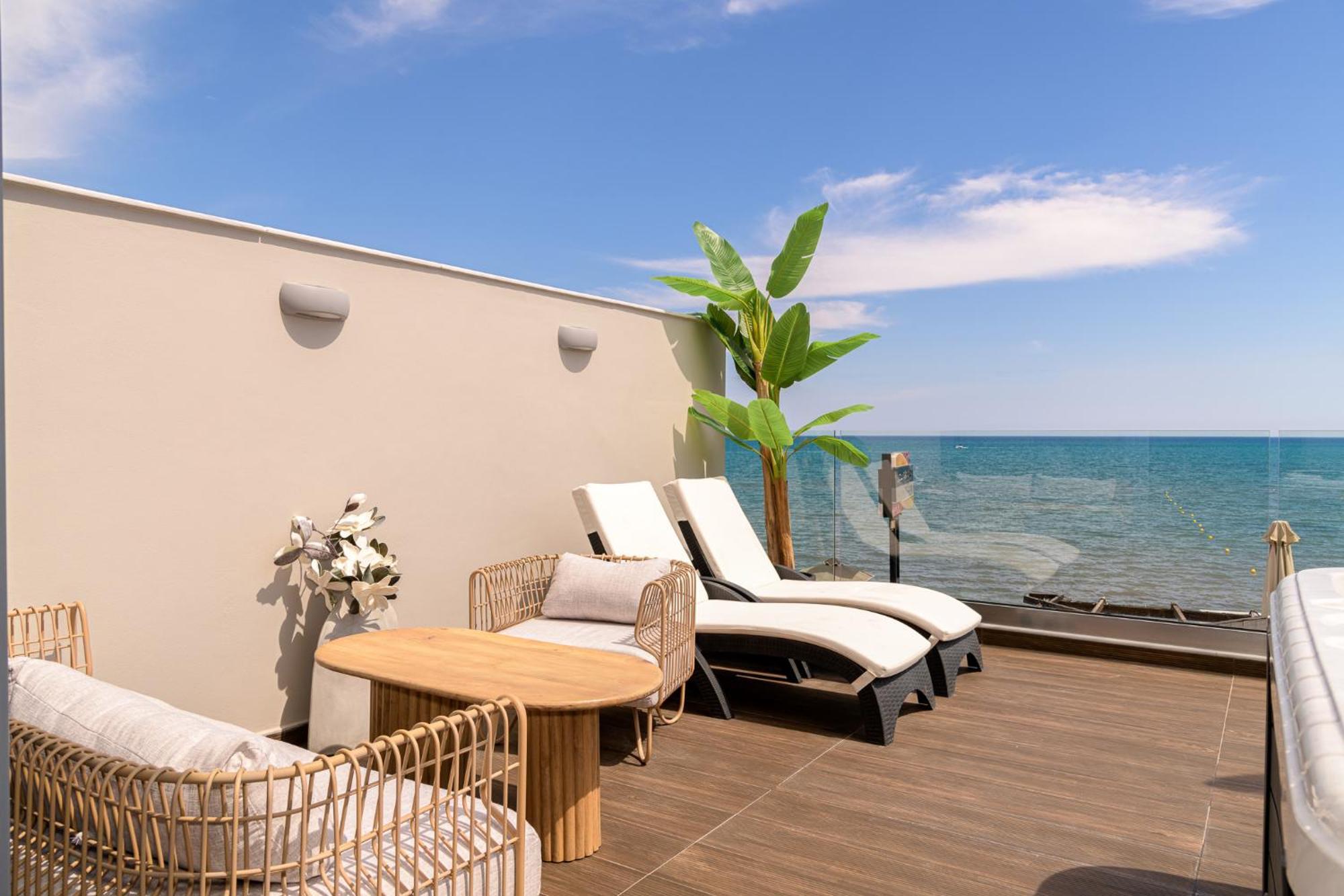 Pearl Luxury Living Apartment ลากานาส ภายนอก รูปภาพ